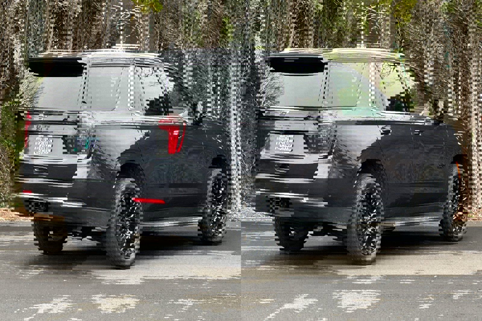 Used 2025 Chevrolet Tahoe LS image 4