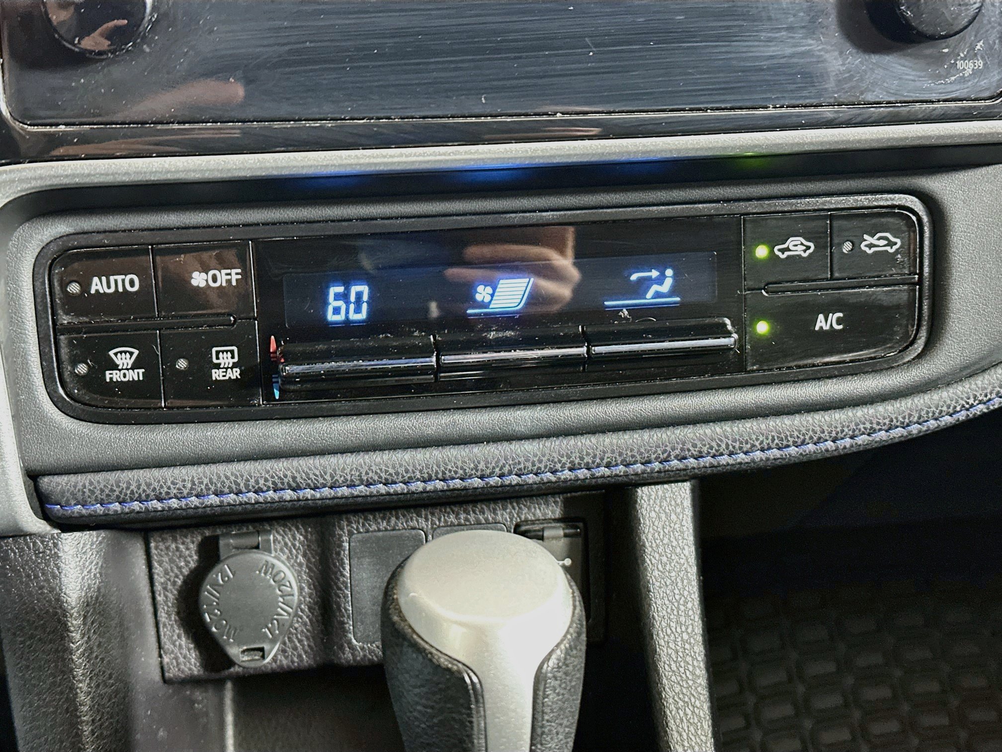 Used 2019 Toyota Corolla SE w/ Carpet Mat Package (TMS) FWD image 23