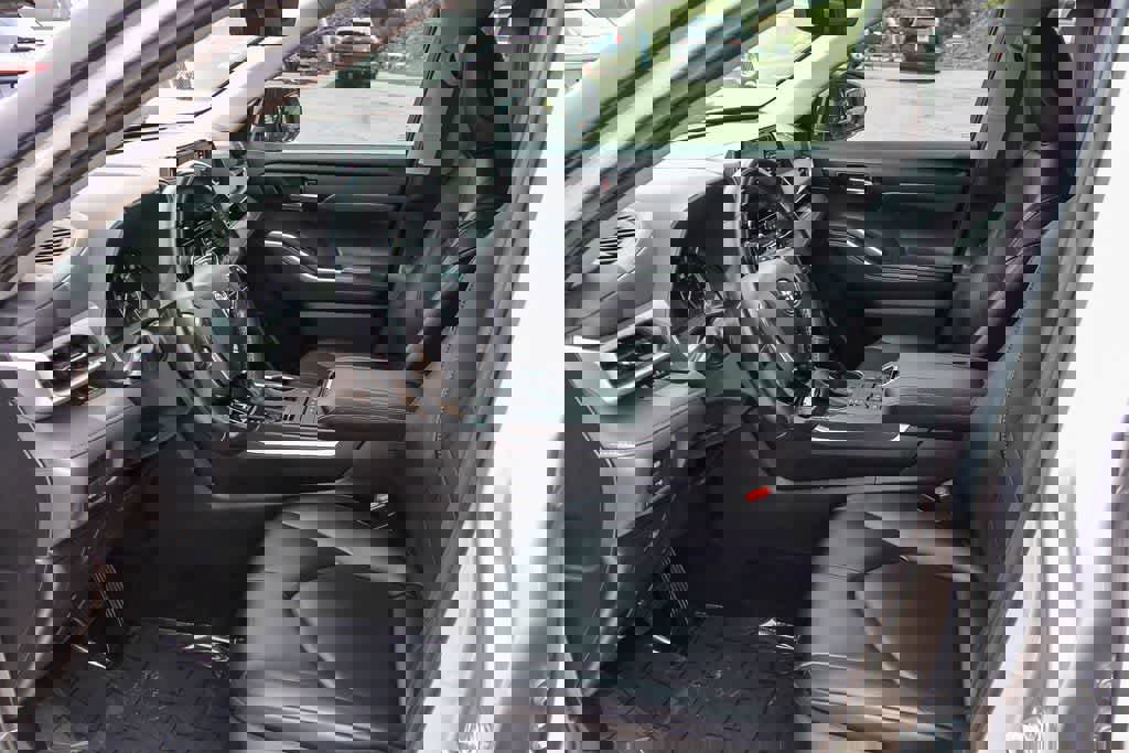 Used 2021 Toyota Highlander XLE image 19