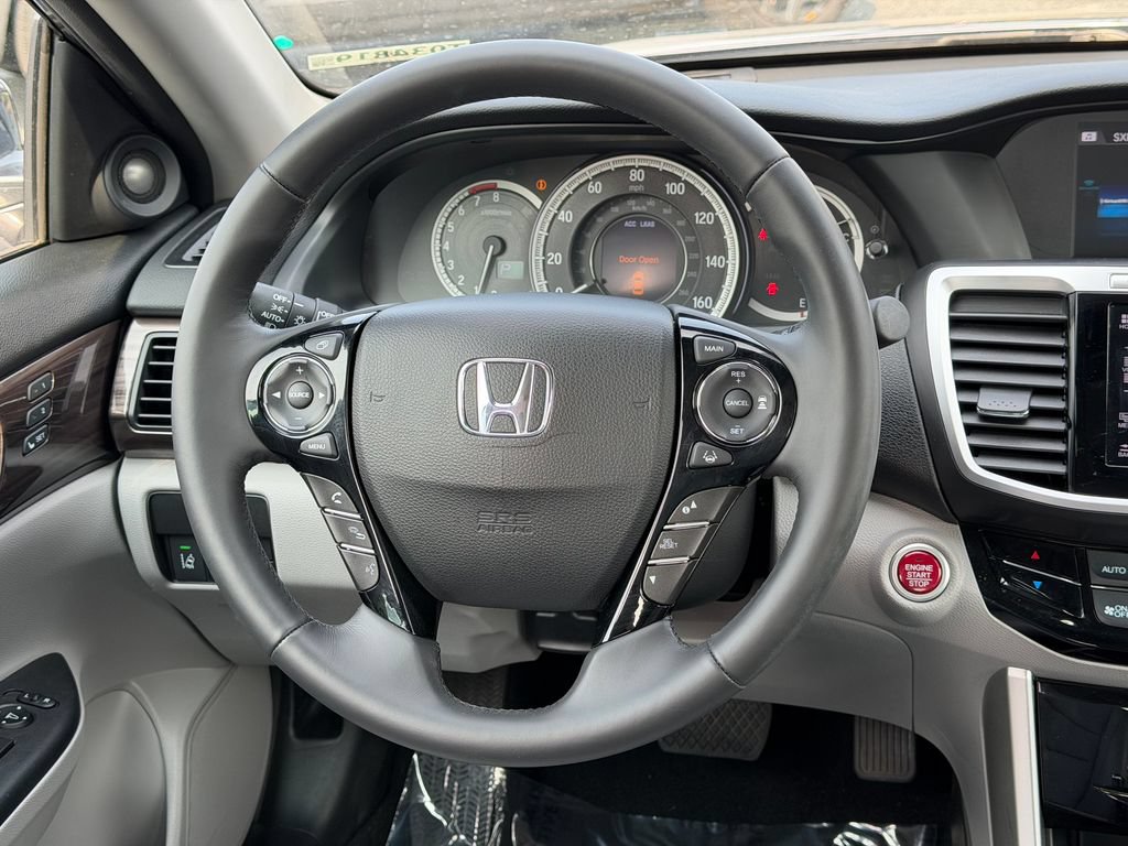 Used 2017 Honda Accord Touring image 21
