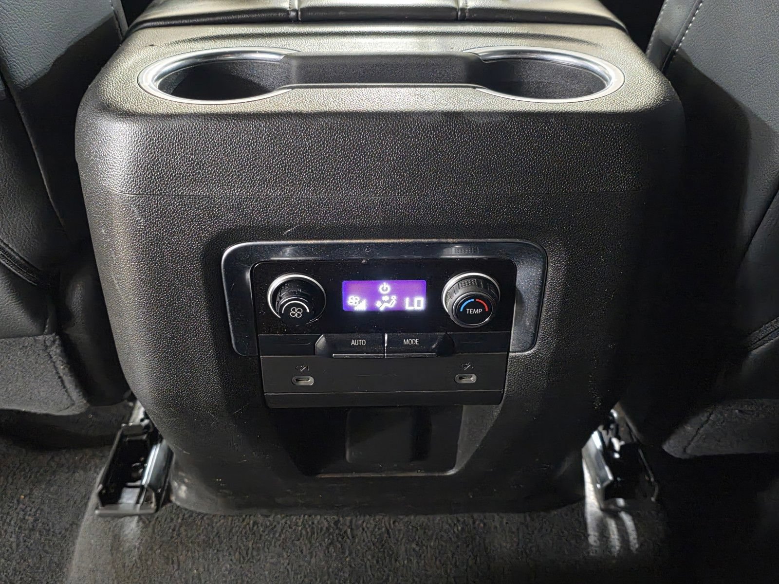 Used 2023 Chevrolet Suburban LS RWD image 17
