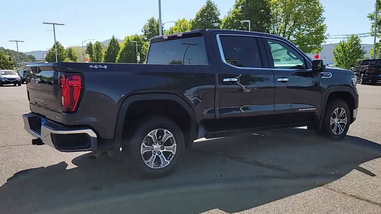 Used 2025 GMC Sierra 1500 SLT AWD/4WD image 8