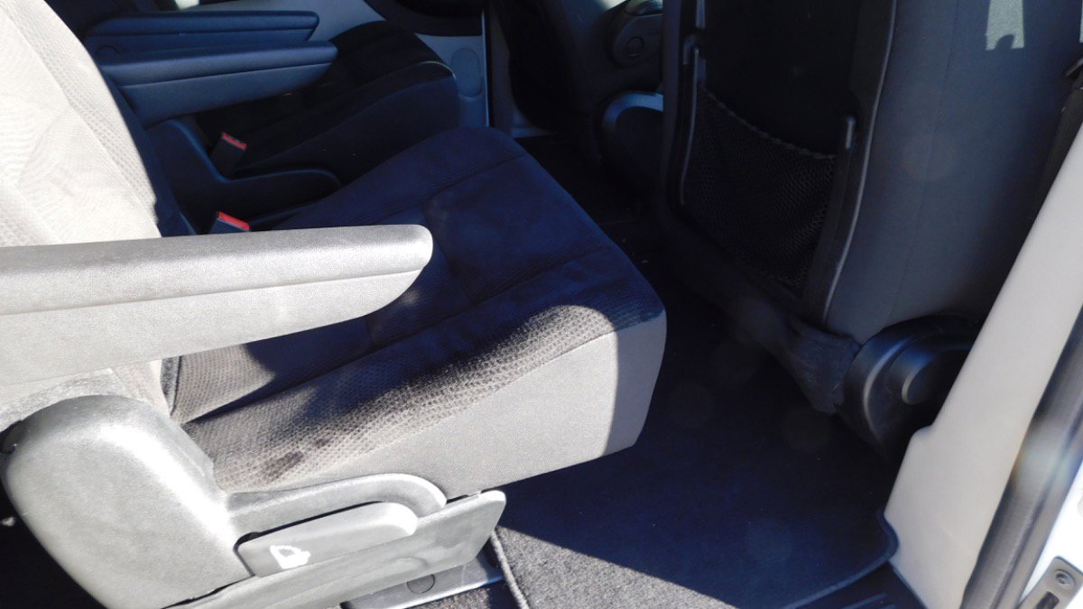Used 2019 Dodge Grand Caravan SE w/ UConnect Hands-Free Group image 25