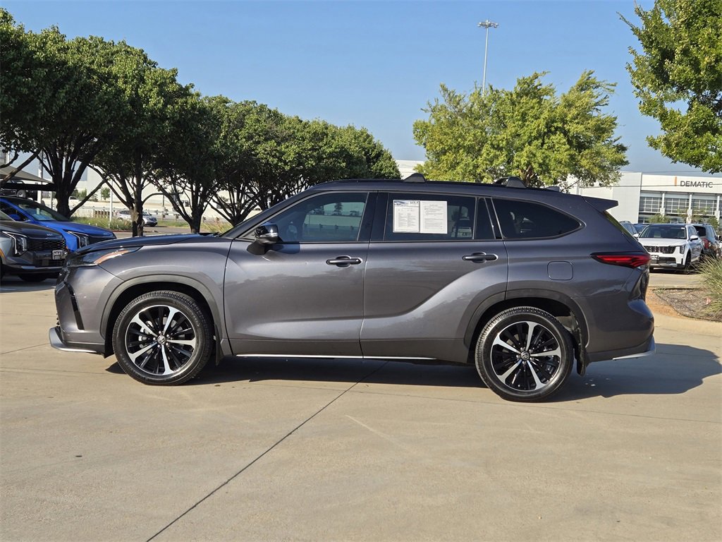 Used 2022 Toyota Highlander XSE image 12
