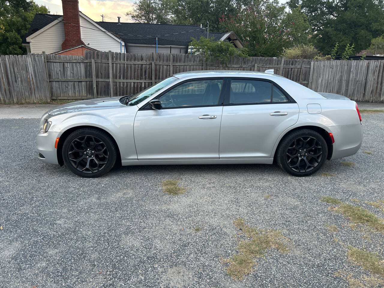 Used 2019 Chrysler 300 Touring w/ Sport Appearance Package RWD image 3