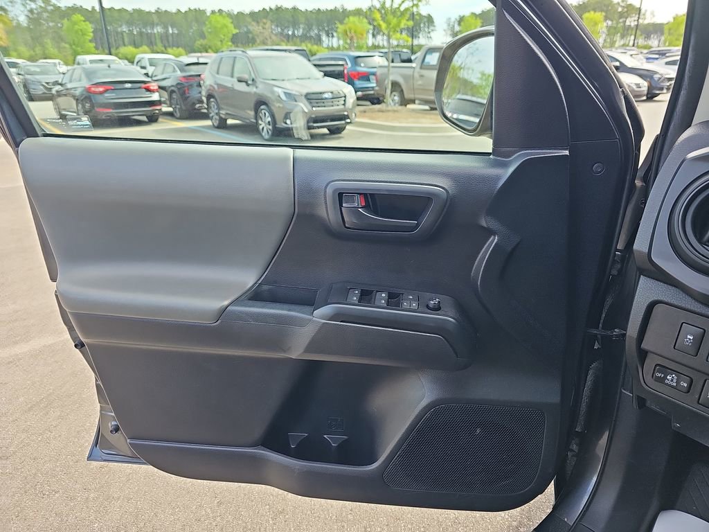 Used 2022 Toyota Tacoma SR AWD/4WD image 30