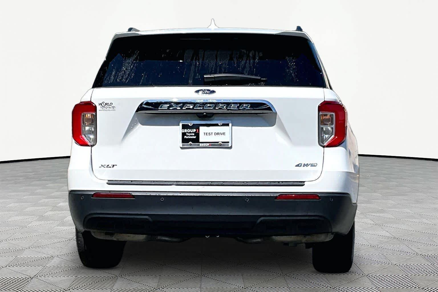 Used 2024 Ford Explorer XLT AWD/4WD image 5