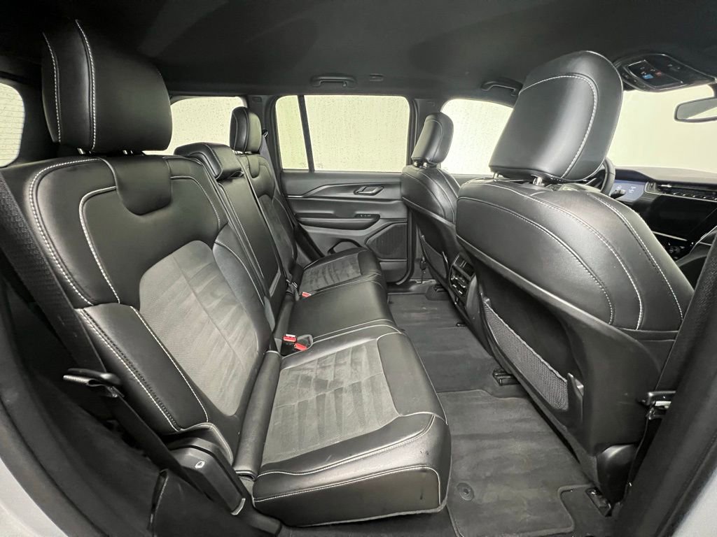 Used 2024 Jeep Grand Cherokee Altitude image 8