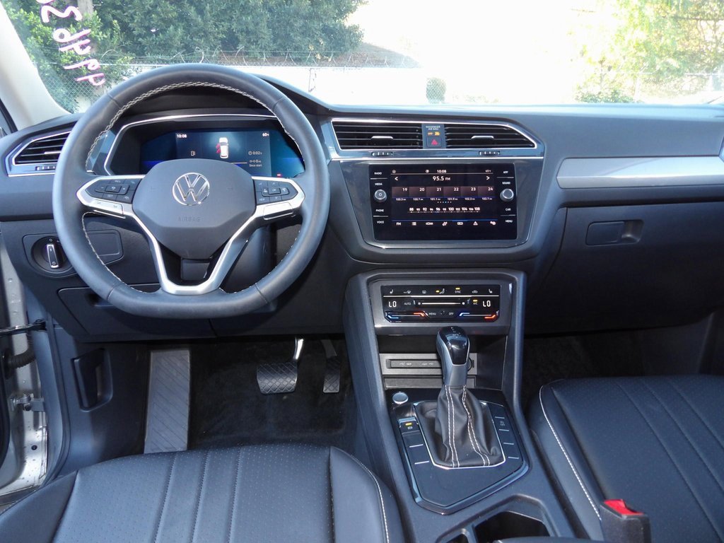Used 2022 Volkswagen Tiguan SE image 6