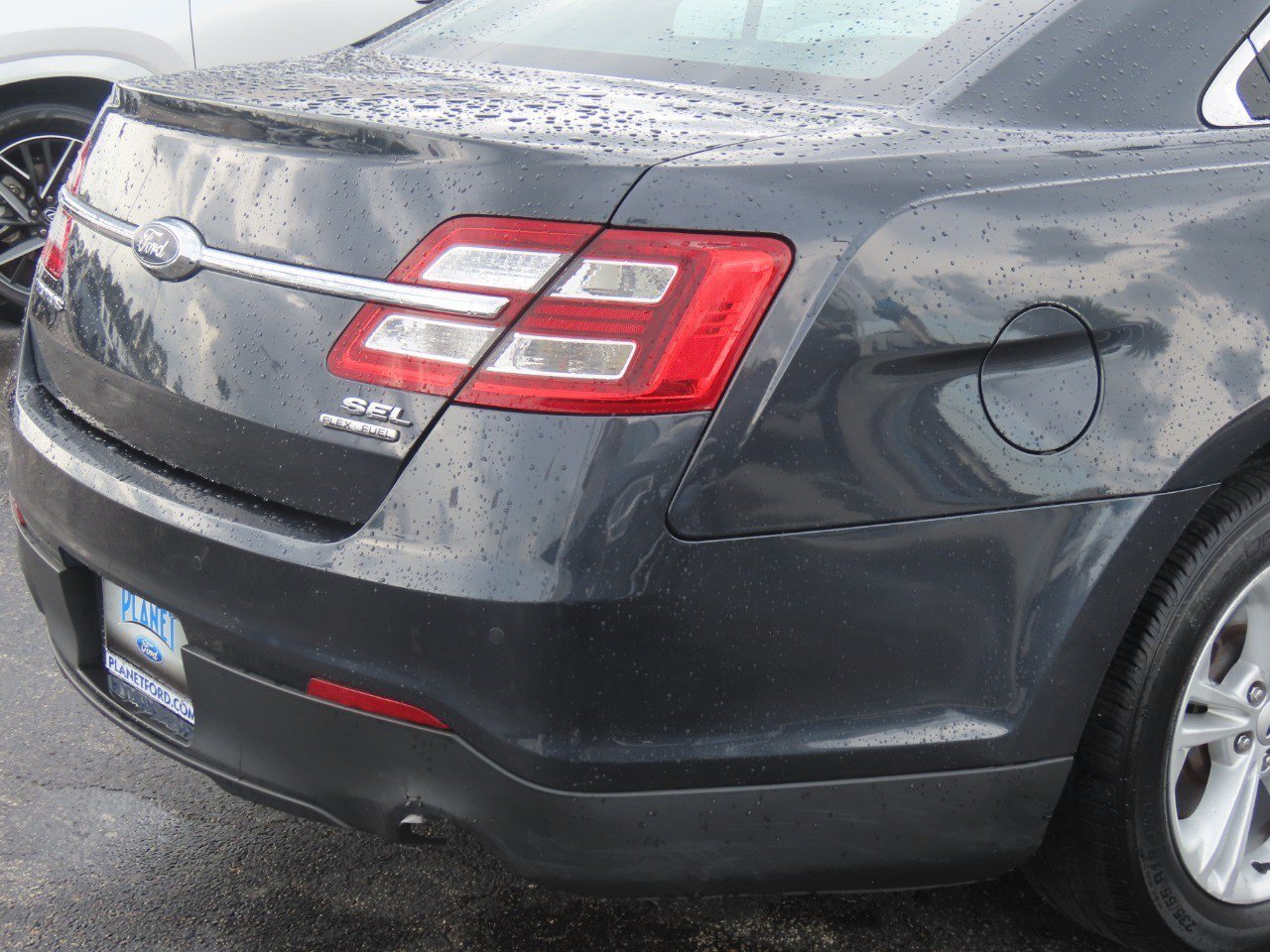 Used 2017 Ford Taurus SEL FWD image 12