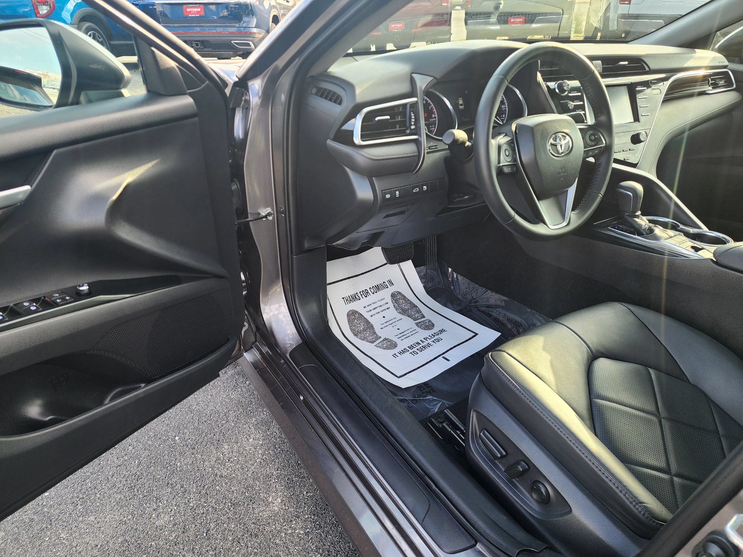 Used 2018 Toyota Camry XLE FWD image 17