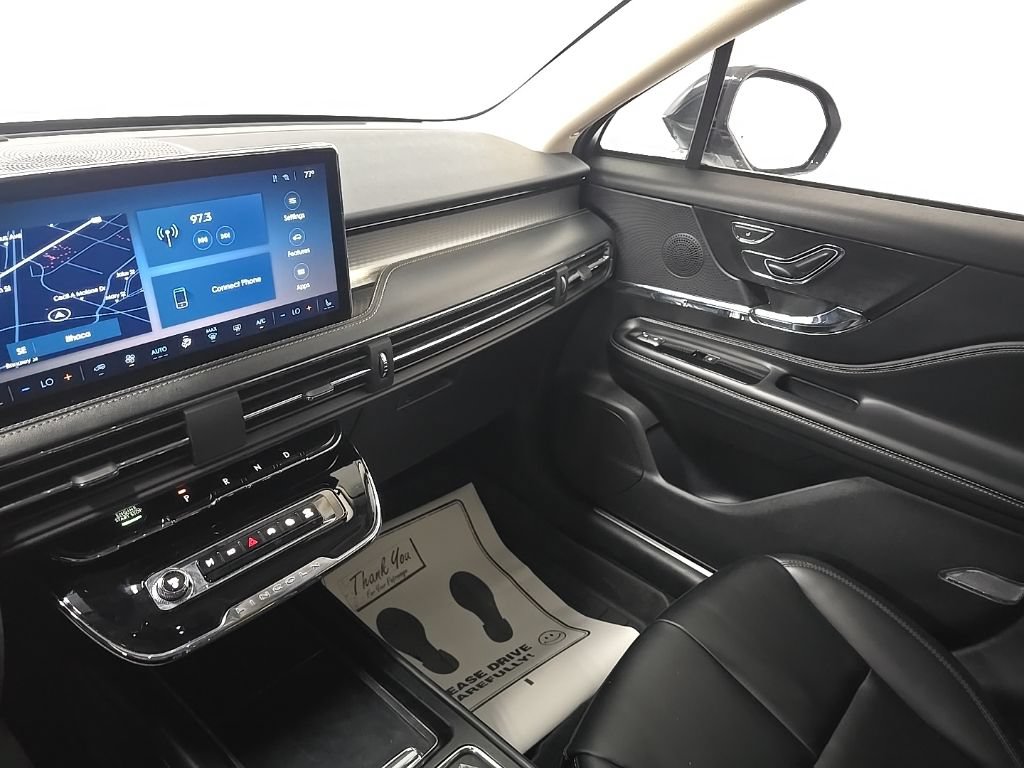 Used 2023 Lincoln Corsair AWD image 30