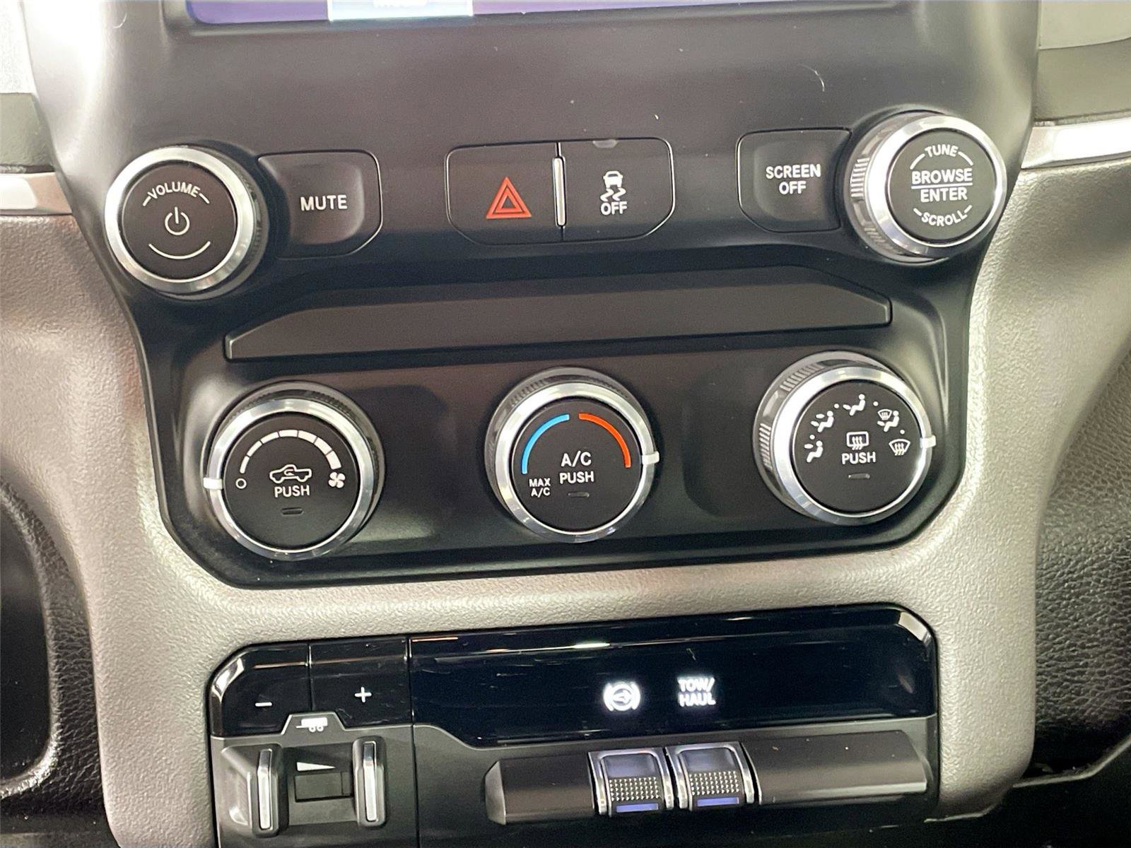 Used 2024 RAM 2500 Big Horn AWD/4WD image 9