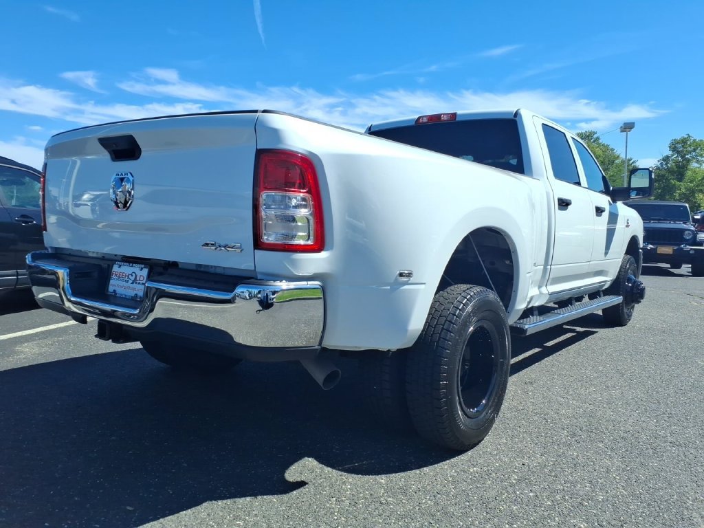 Used 2024 RAM 3500 Tradesman w/ Chrome Appearance Group AWD/4WD image 17