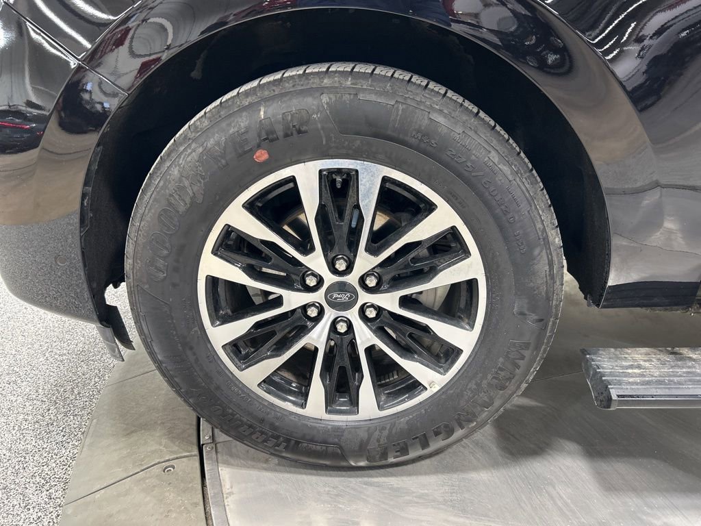Certified 2025 Ford Expedition Platinum AWD/4WD image 39