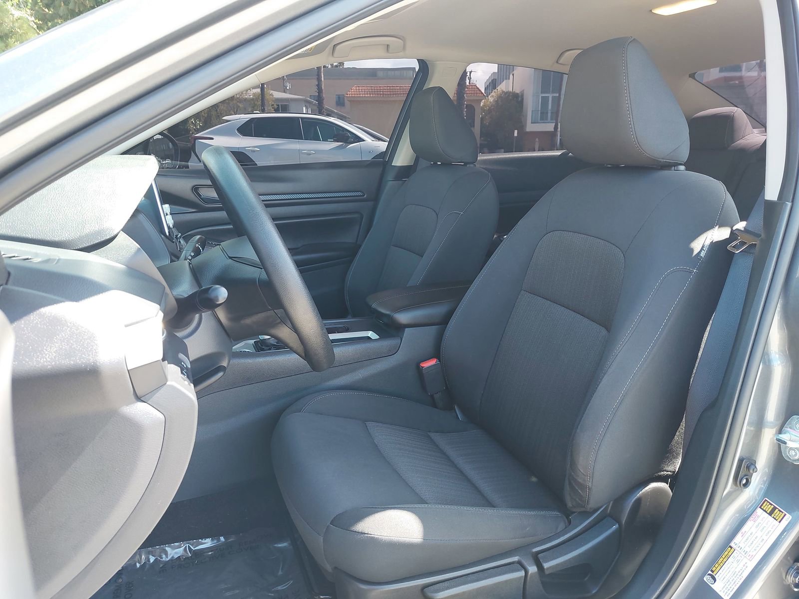 Used 2025 Nissan Altima 2.5 S FWD image 14