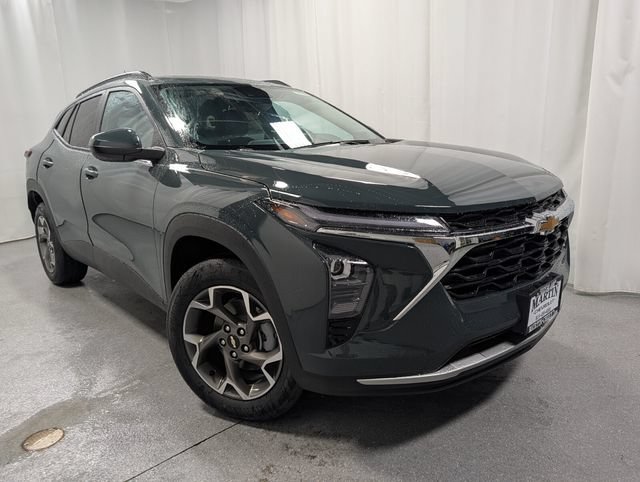 New 2026 Chevrolet Trax LT w/ Sunroof Package FWD image 2
