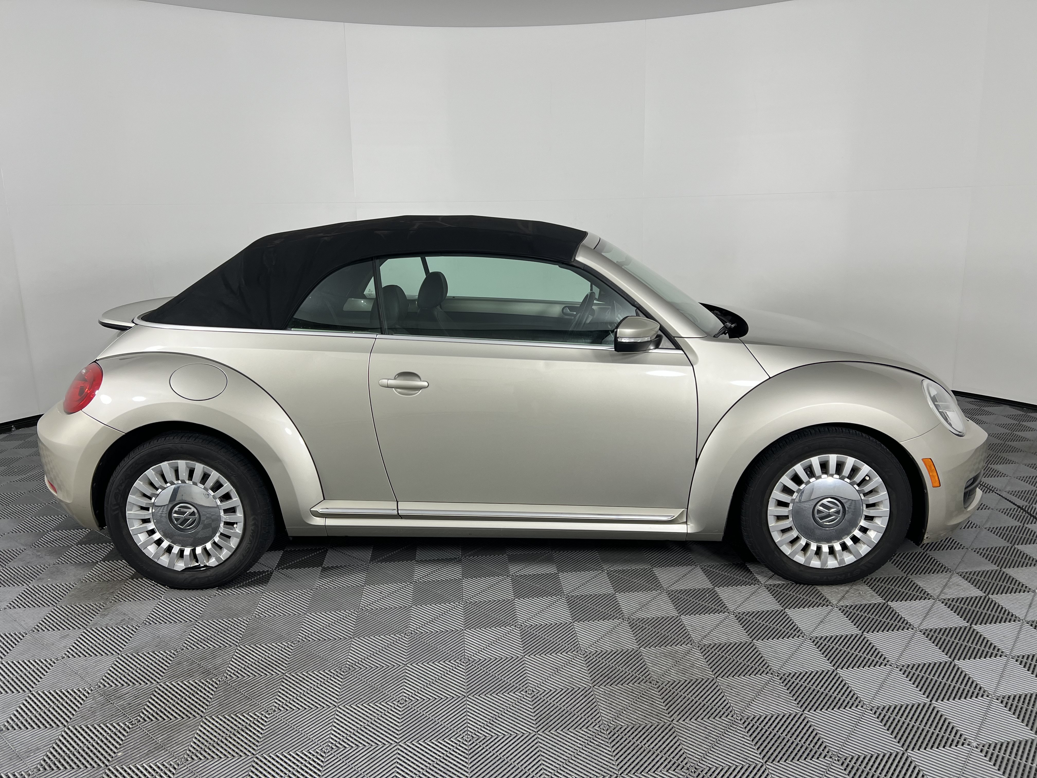Used 2015 Volkswagen Beetle 1.8T FWD image 20