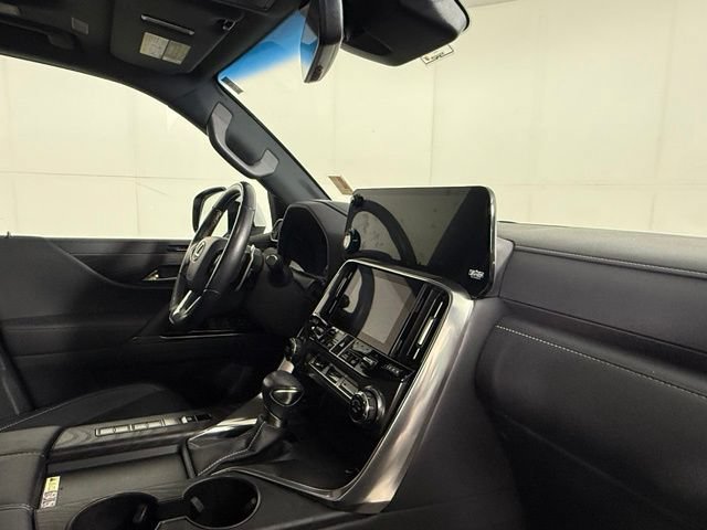 Used 2022 Lexus LX 600 4WD w/ Luxury Package image 30