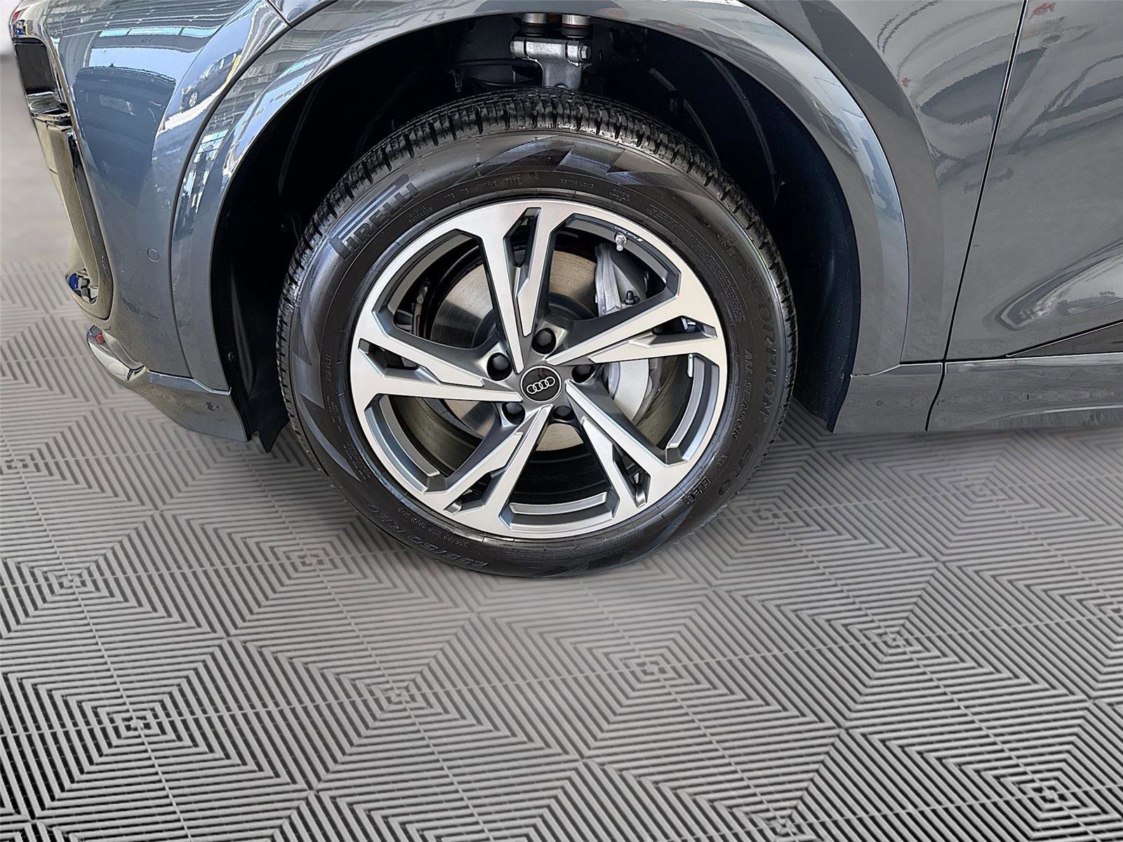 Used 2027 Audi Q6 e-tron Premium Plus AWD/4WD image 3