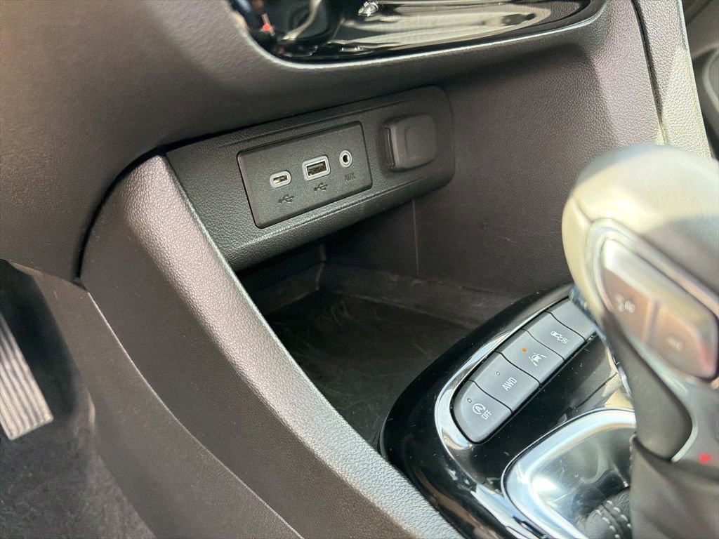 Used 2022 Buick Encore GX Preferred w/ Cold Weather Comfort Package AWD/4WD image 19