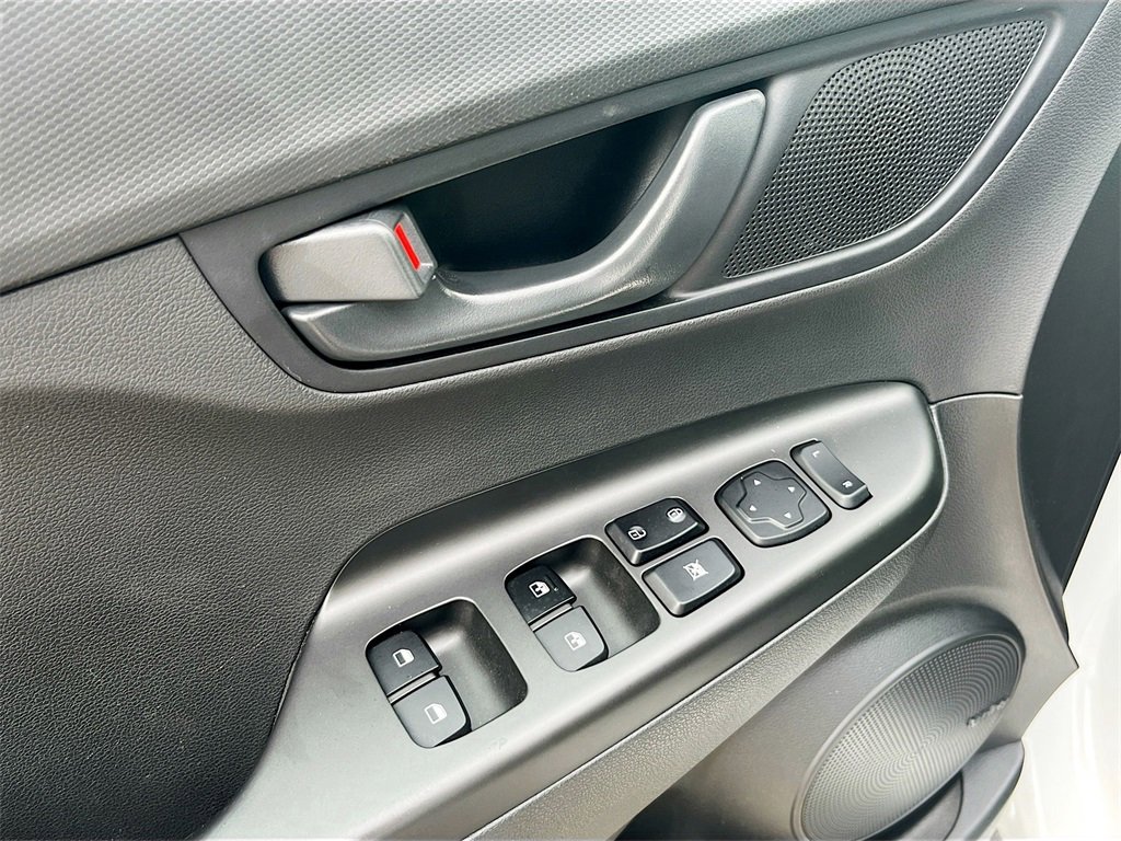 Used 2021 Hyundai Kona SEL Plus w/ Cargo Package image 18