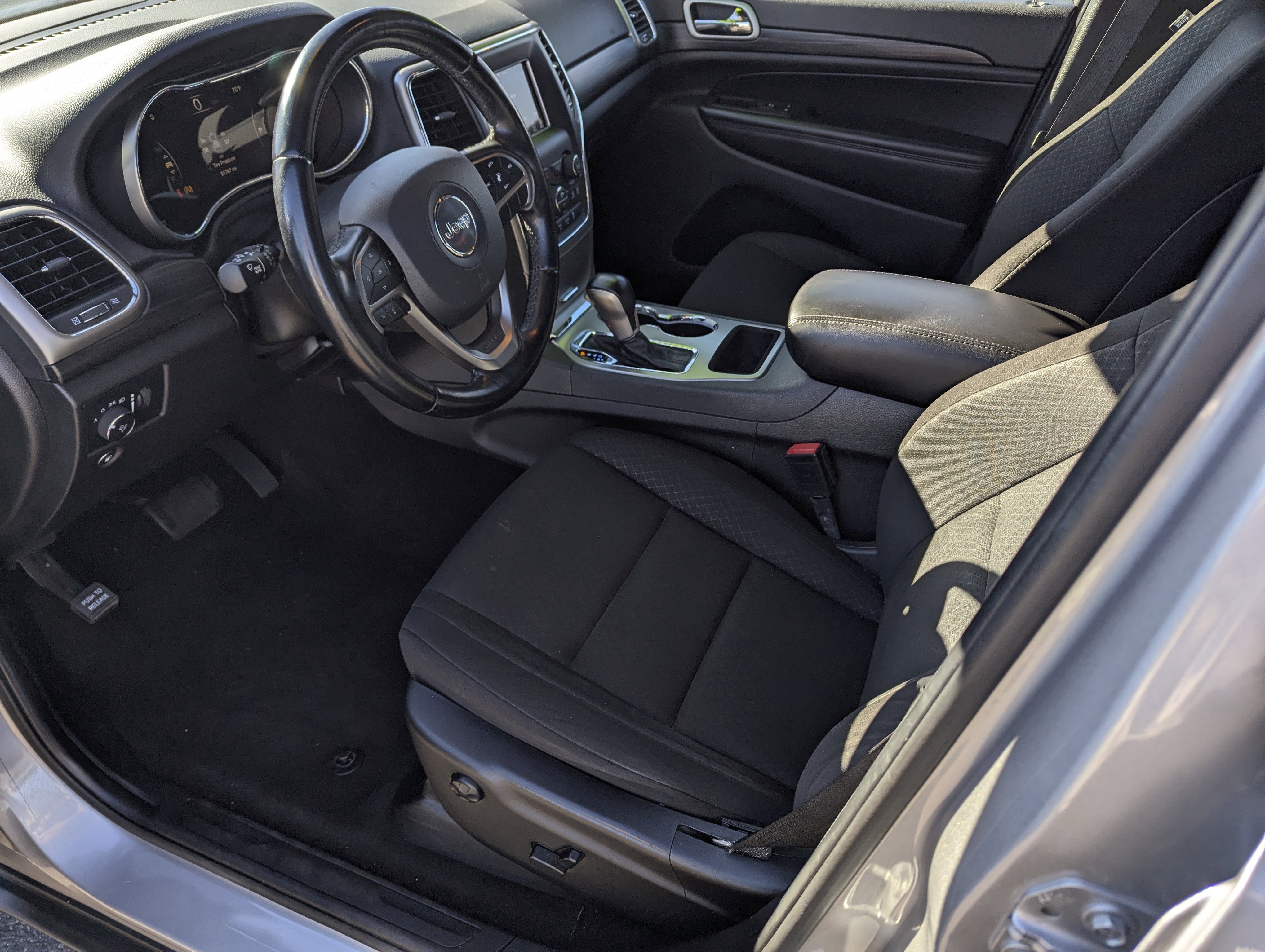 Certified 2021 Jeep Grand Cherokee Laredo image 9