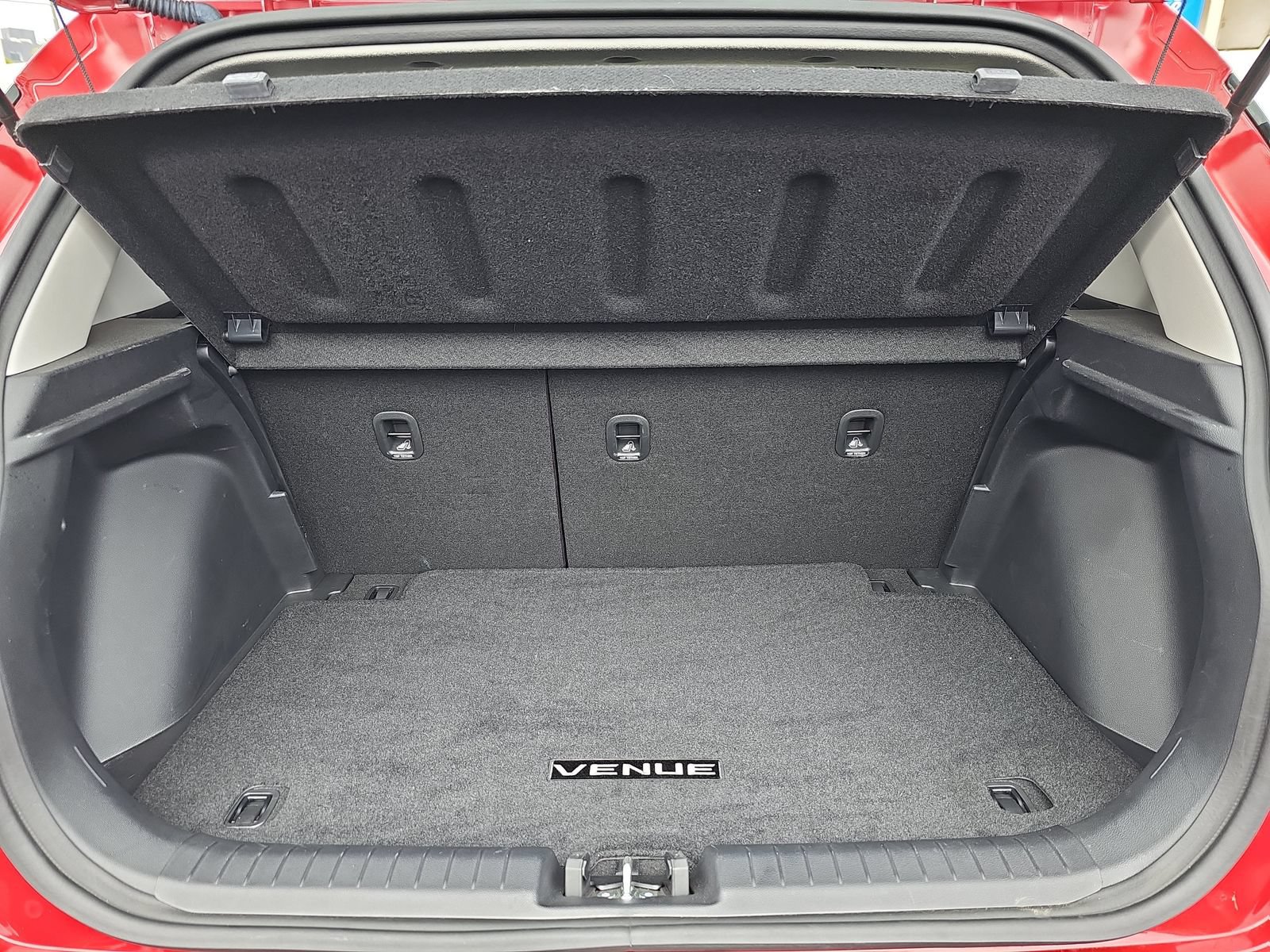 Certified 2025 Hyundai Venue Limited FWD image 12
