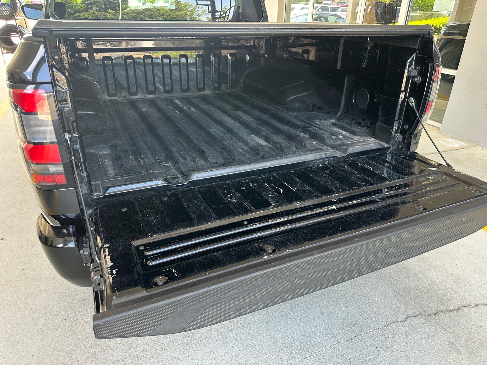 Used 2023 Nissan Frontier SV w/ Midnight Edition Package RWD image 13