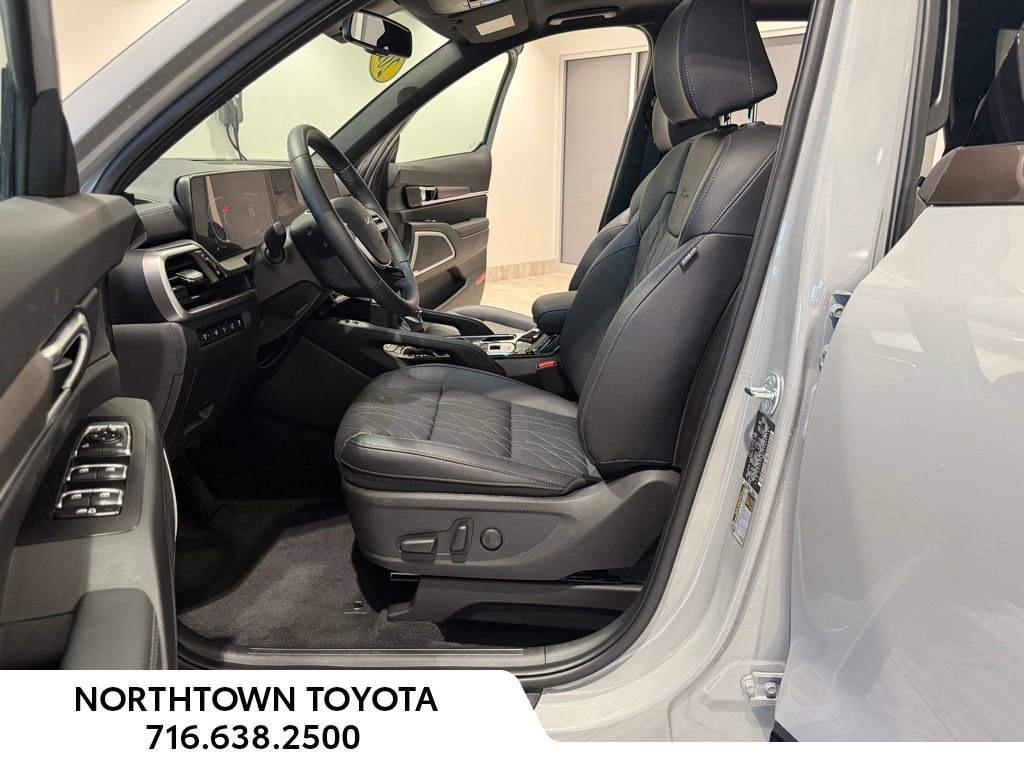 Used 2025 Kia Telluride AWD image 11