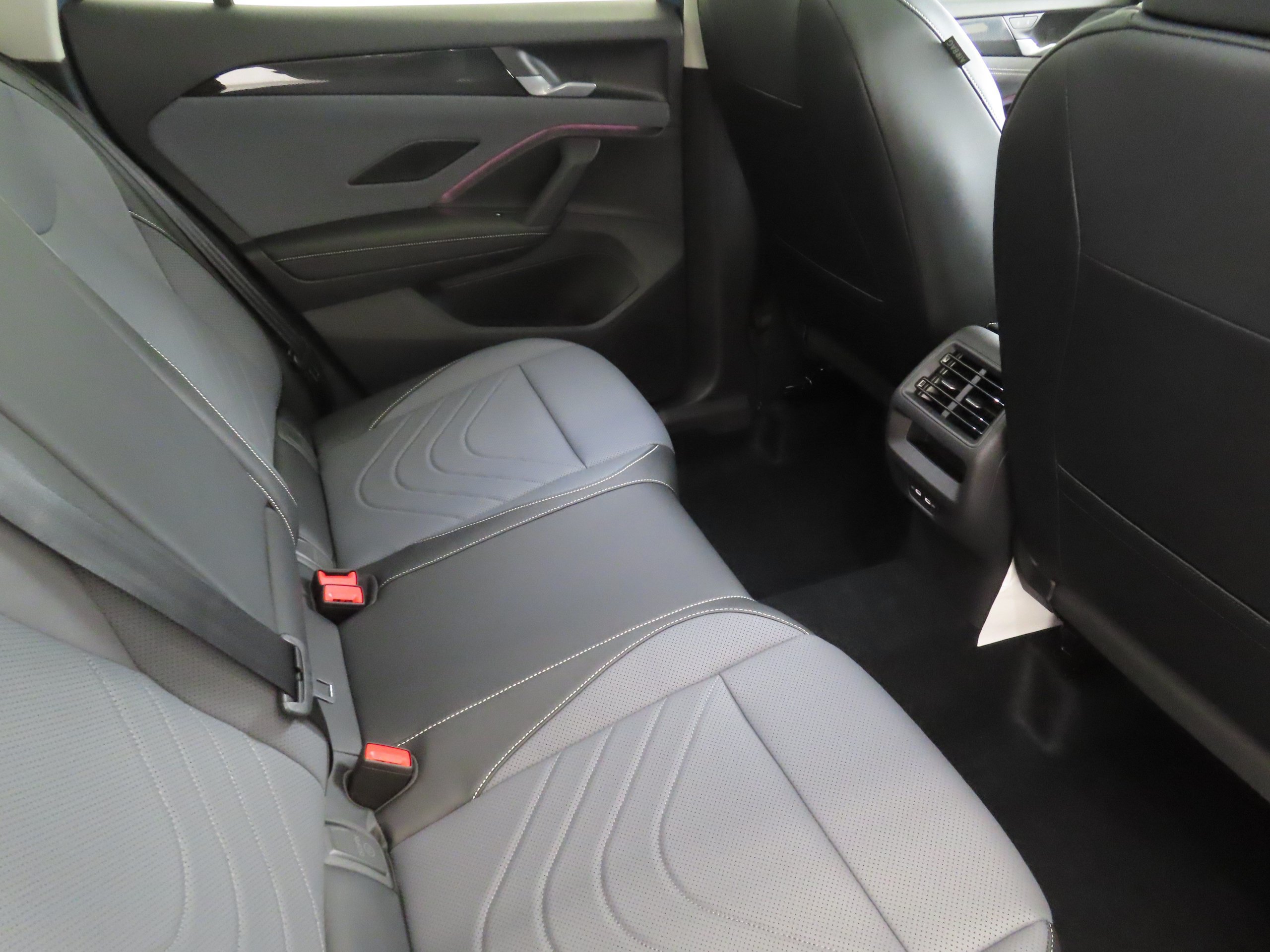 New 2026 Volkswagen Tiguan SE FWD image 23
