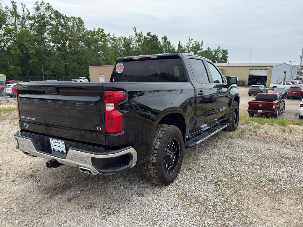 Used 2021 Chevrolet Silverado 1500 LT AWD/4WD image 3
