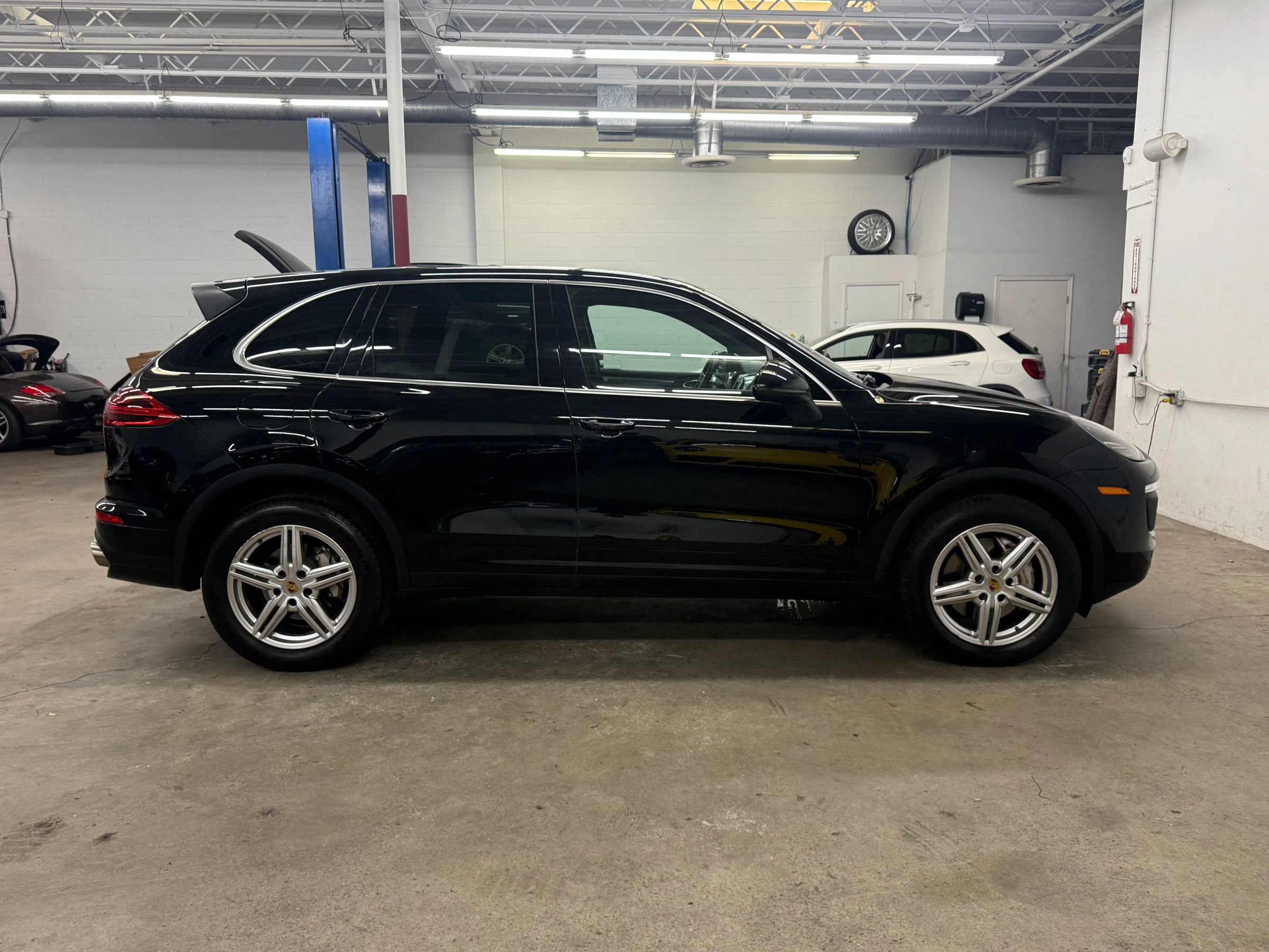 Used 2016 Porsche Cayenne S AWD/4WD image 7