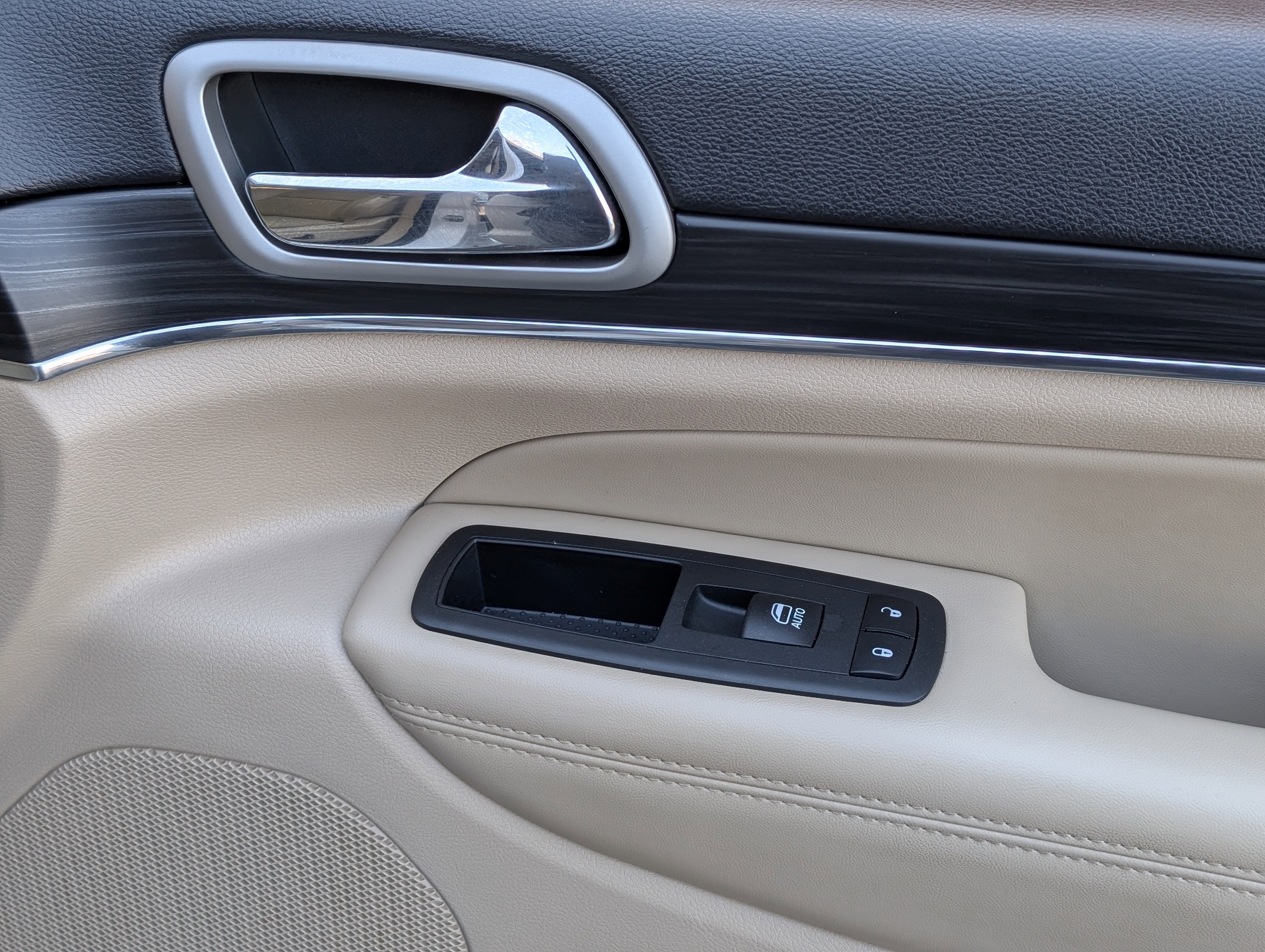 Used 2020 Jeep Grand Cherokee Limited image 24