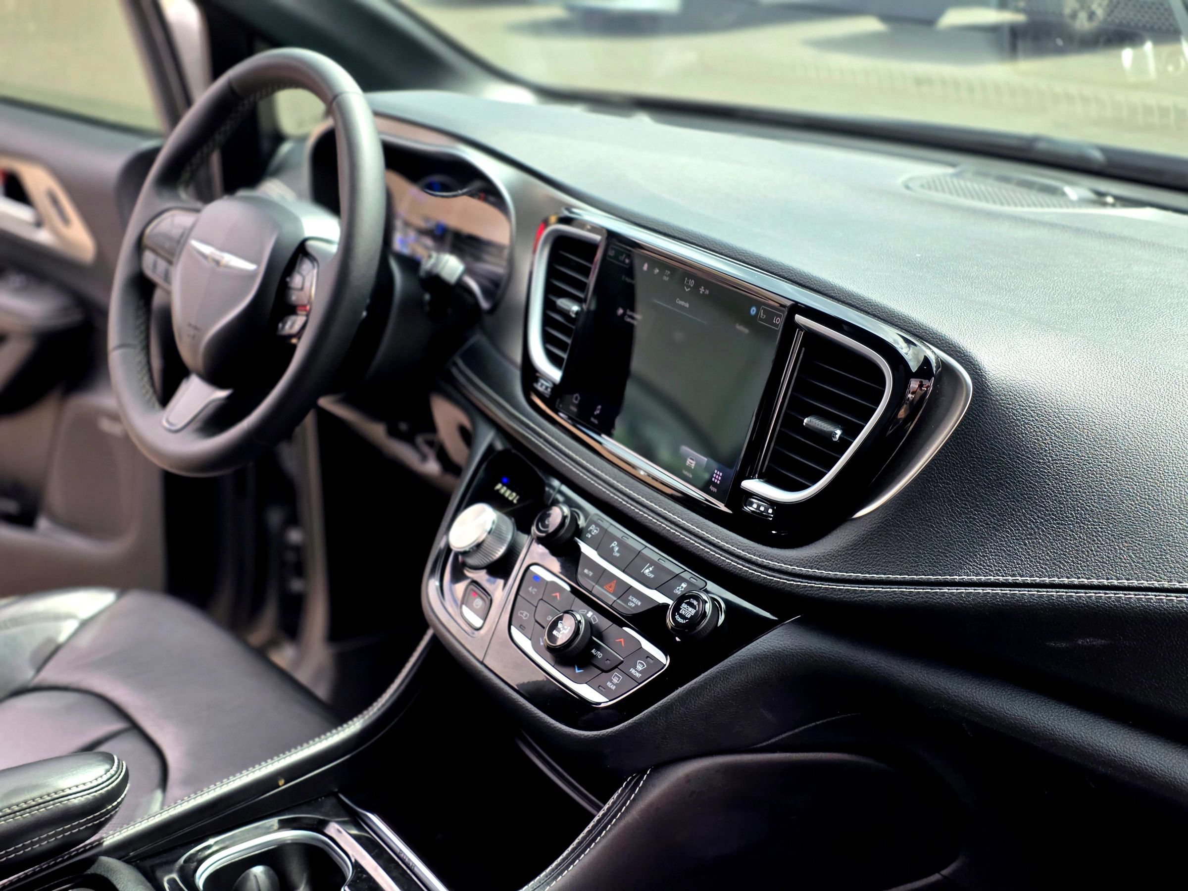 Used 2022 Chrysler Pacifica Limited w/ S Appearance Package FWD image 19