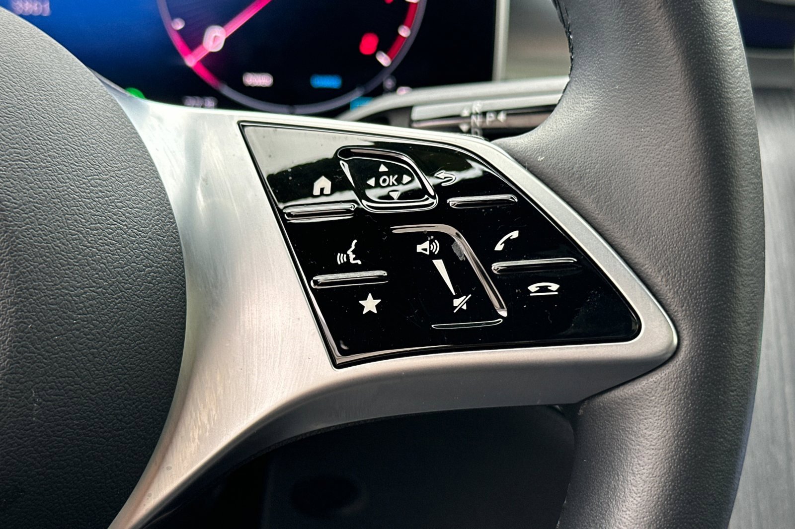 Certified 2025 Mercedes-Benz C 300 Sedan image 28