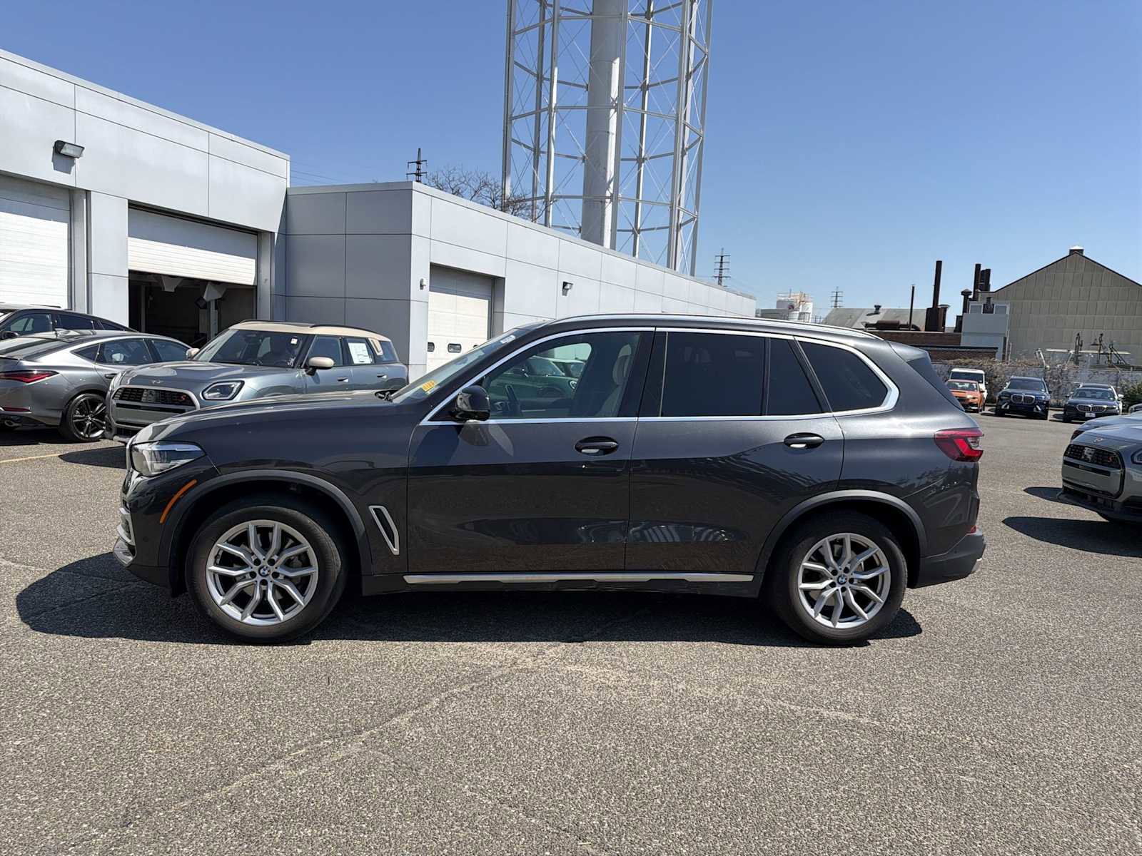 Used 2021 BMW X5 xDrive40i w/ Premium Package image 4
