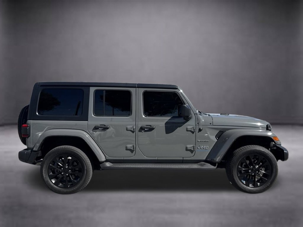 Used 2023 Jeep Wrangler Unlimited Sahara AWD/4WD image 3