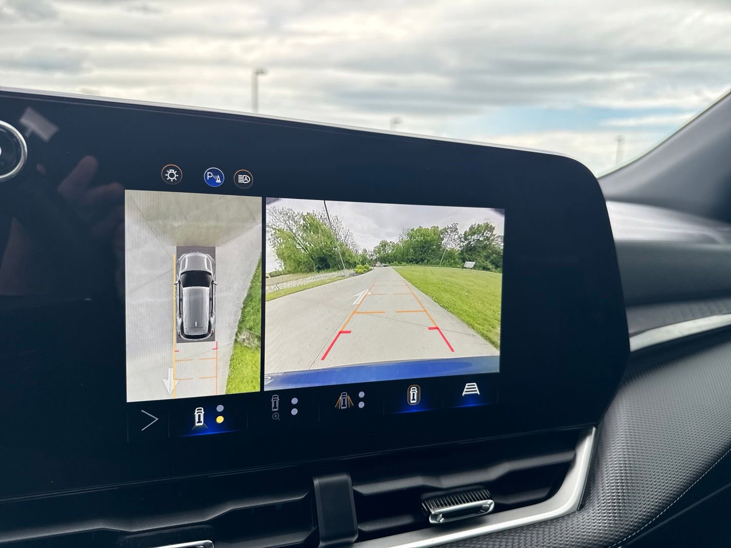 Used 2025 Chevrolet Equinox LT w/ Safety and Technology Package FWD image 28