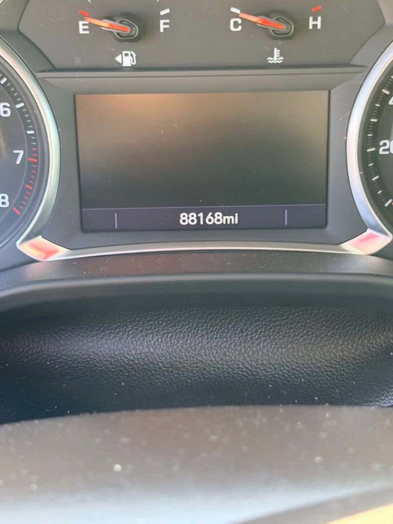 Used 2021 GMC Acadia SLT w/ LPO, Floor Liner Package FWD image 9