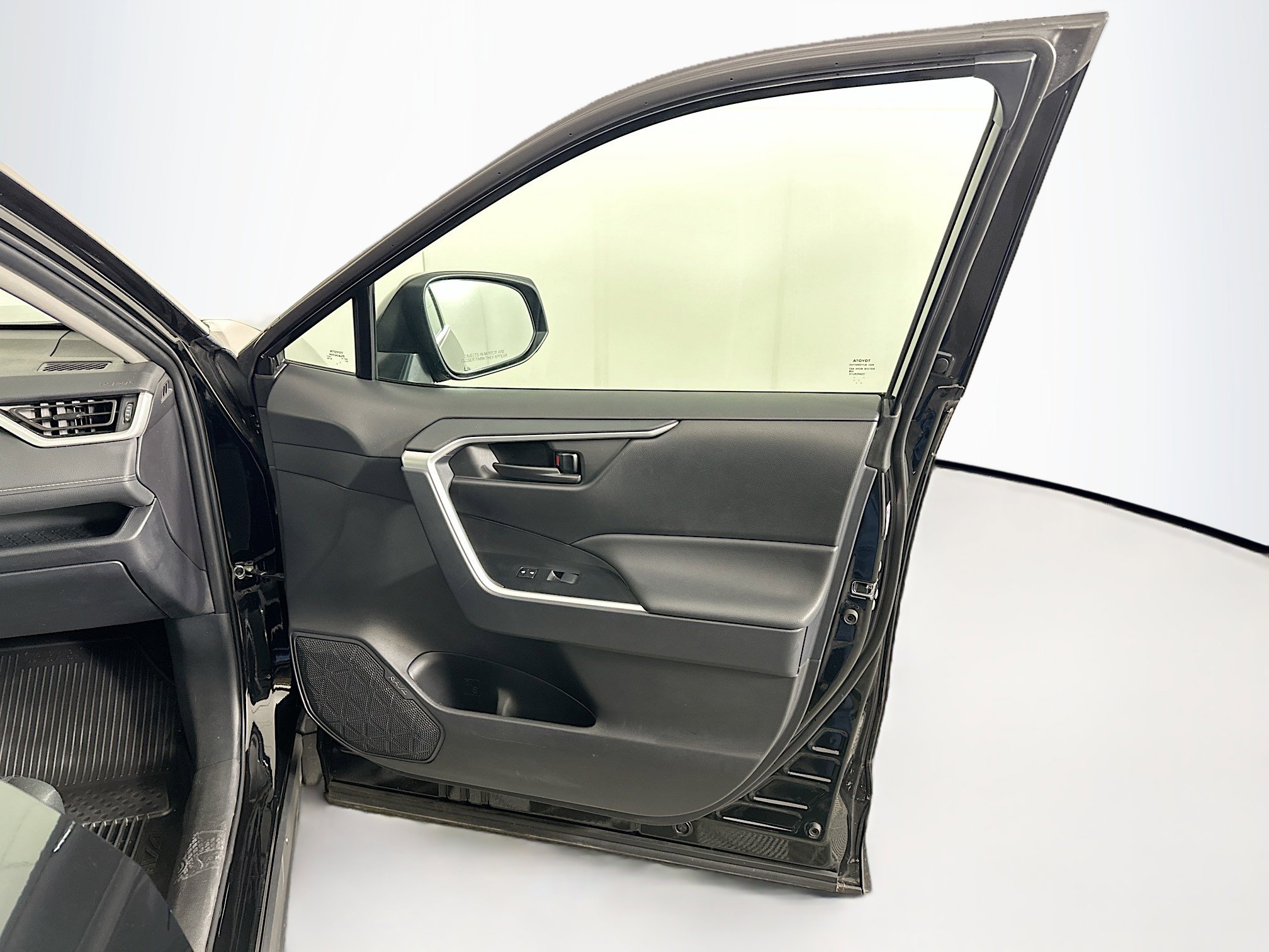 Used 2025 Toyota RAV4 LE image 30