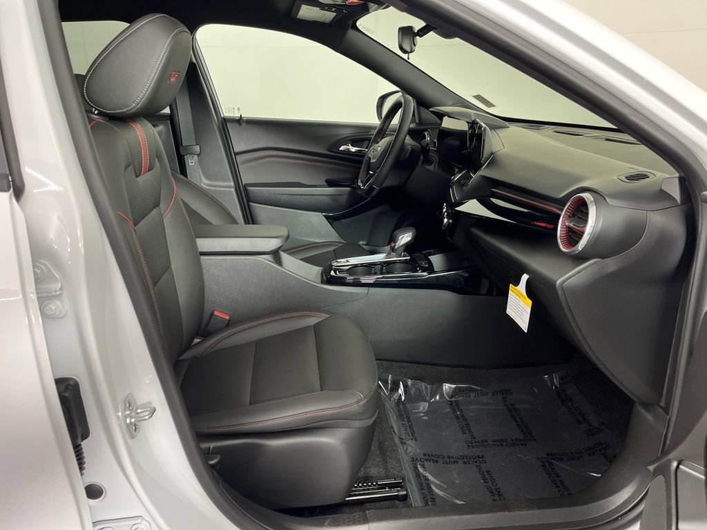 Used 2025 Chevrolet Trax RS w/ Driver Confidence Package FWD image 17
