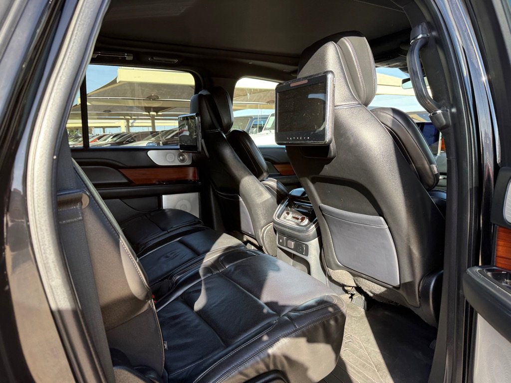 Used 2018 Lincoln Navigator L Reserve w/ Technology Package image 18