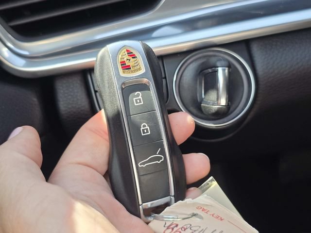 Used 2022 Porsche Panamera RWD image 21