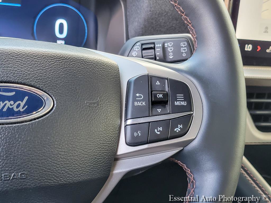 Used 2025 Ford Explorer Active AWD/4WD image 18