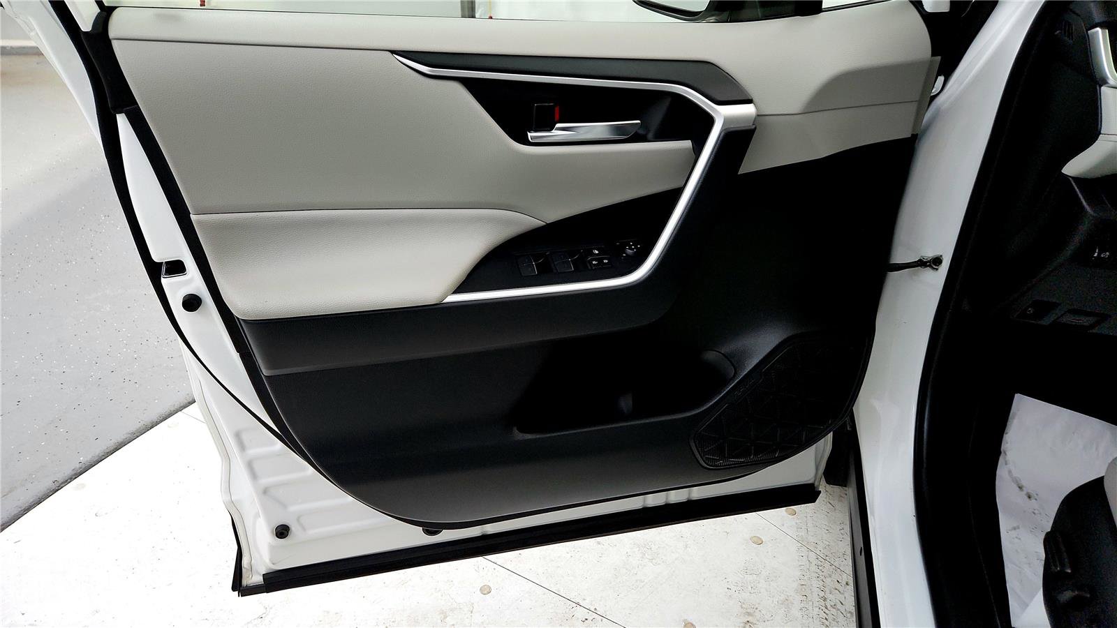 Certified 2023 Toyota RAV4 XLE w/ Convenience Package image 22