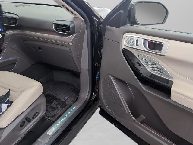 Used 2022 Ford Explorer Platinum w/ Equipment Group 601A image 24