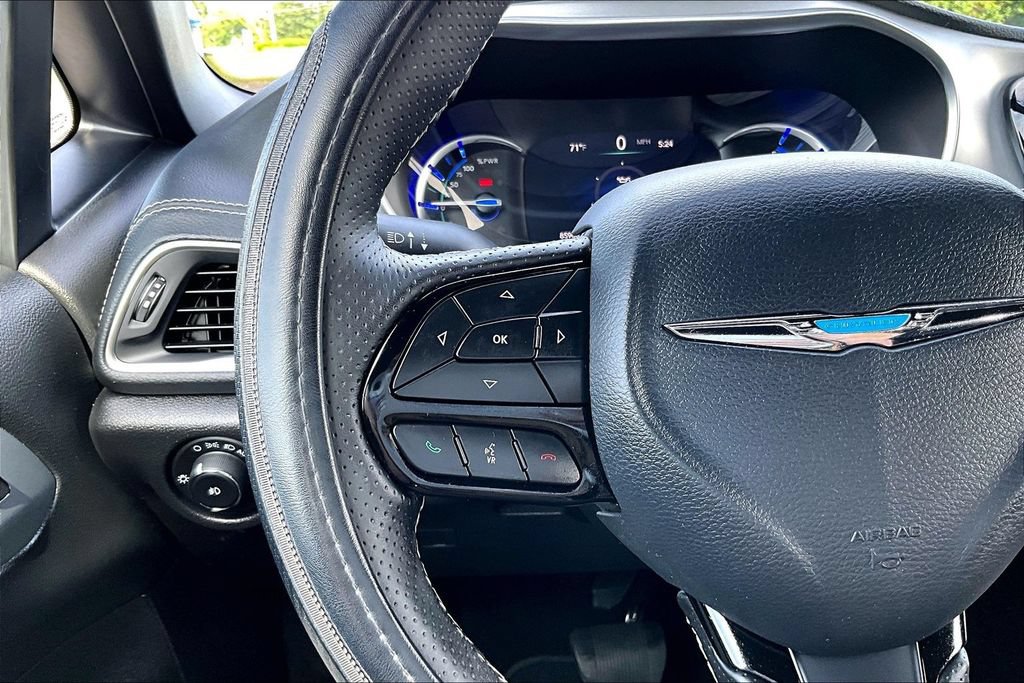 Used 2020 Chrysler Pacifica Limited w/ Advanced Safetytec Group FWD image 18