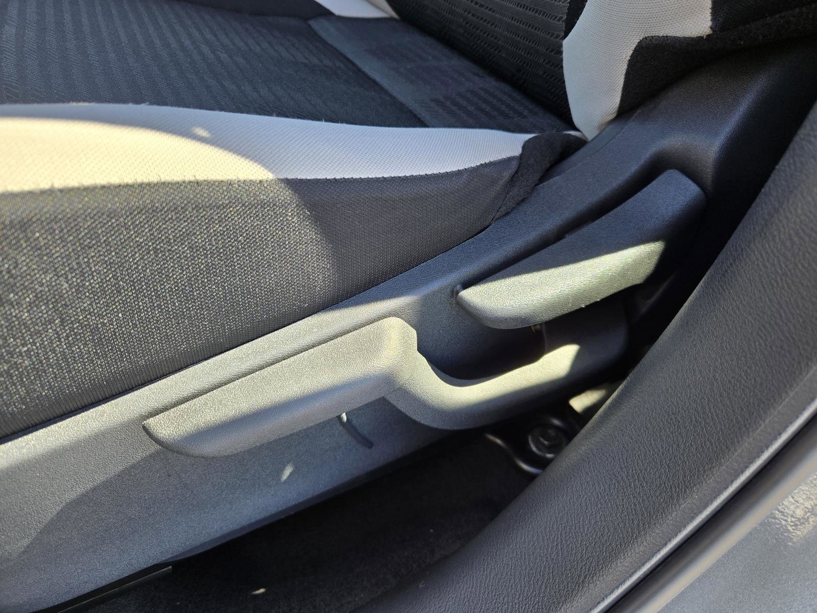 Used 2022 Nissan Versa SV FWD image 24