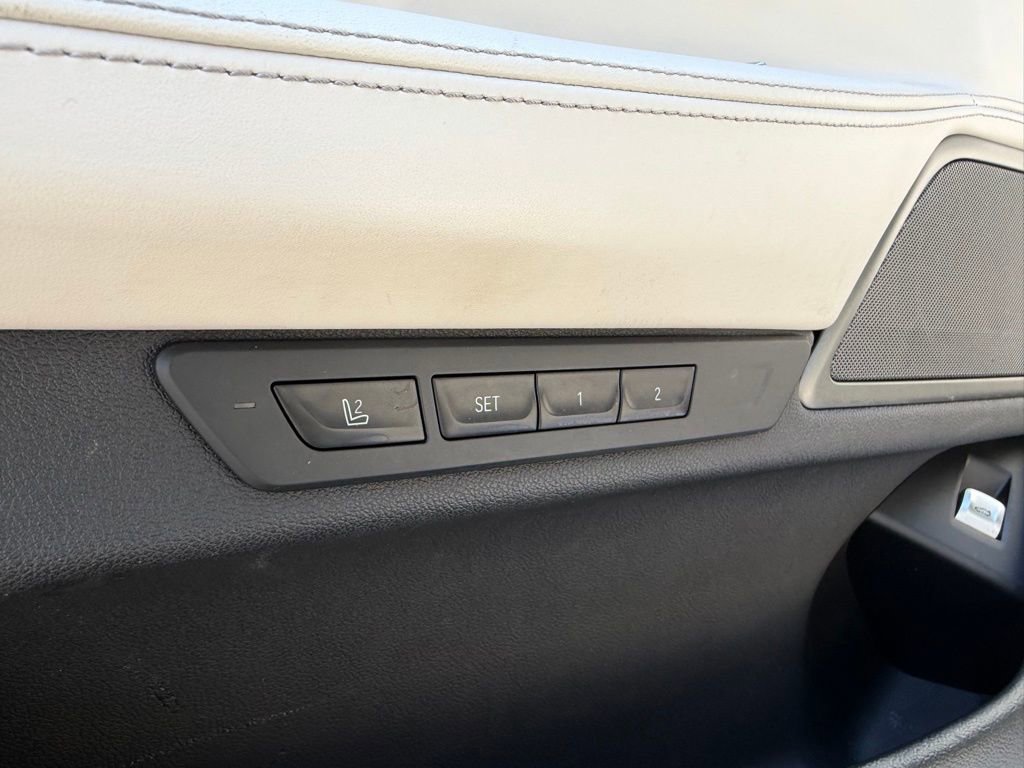 Used 2021 BMW 740i w/ Premium Package RWD image 15